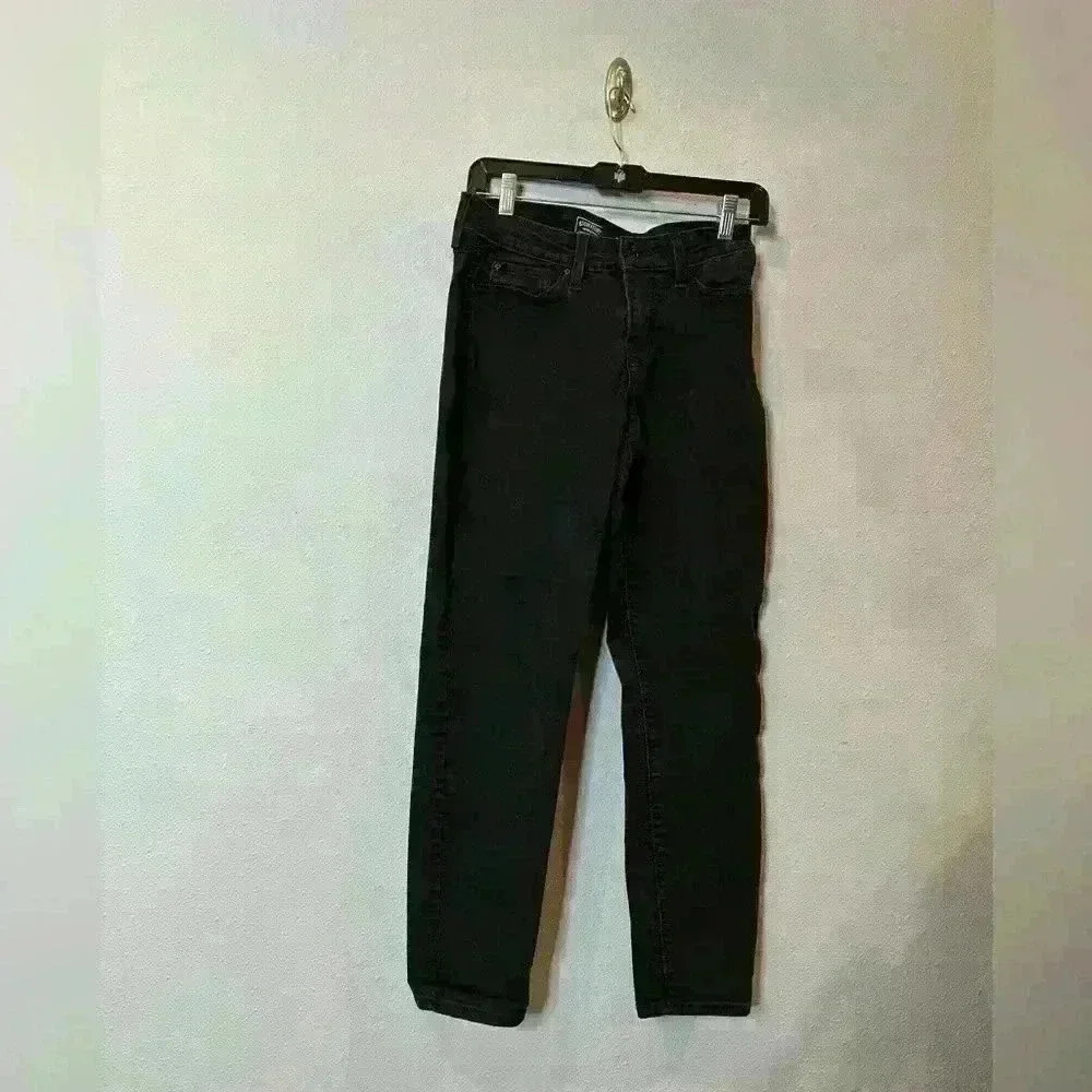 Levi’s mid rise skinny ankle black jeans size 28